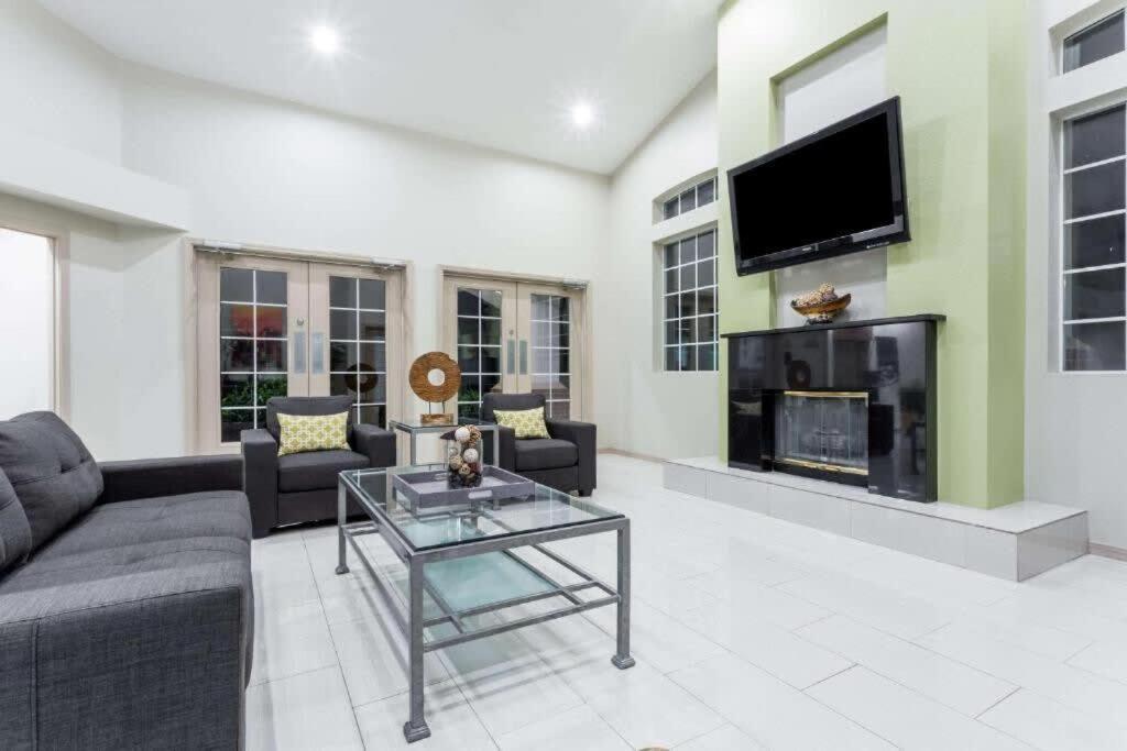 Chandler 1 Bedroom Apt エクステリア 写真